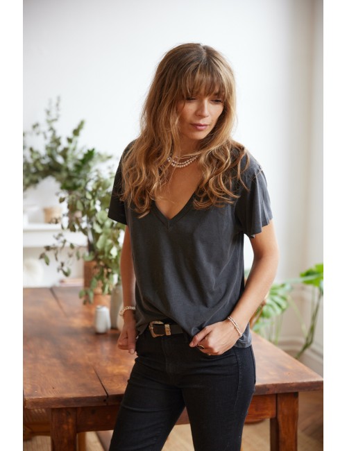 The V Neck Washed Black