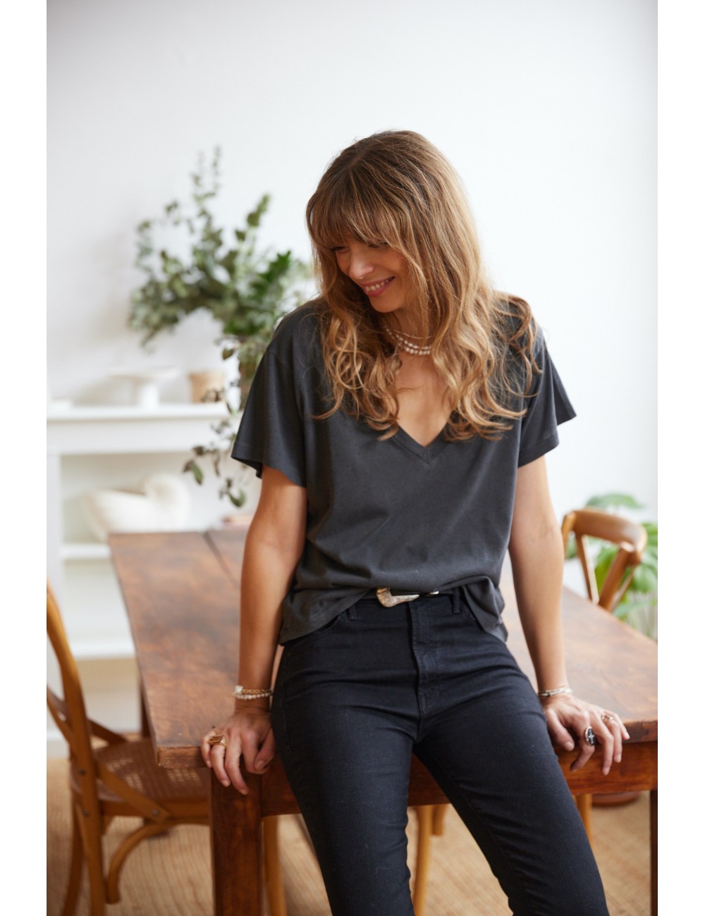 The V Neck Washed Black