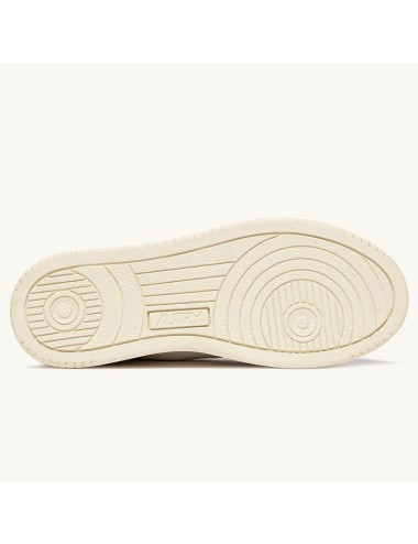 Medalist Low Goat Wash White Powder
