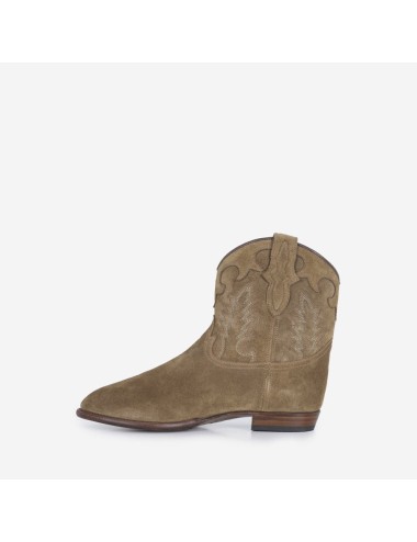 Early Midnight Suede Chestnut