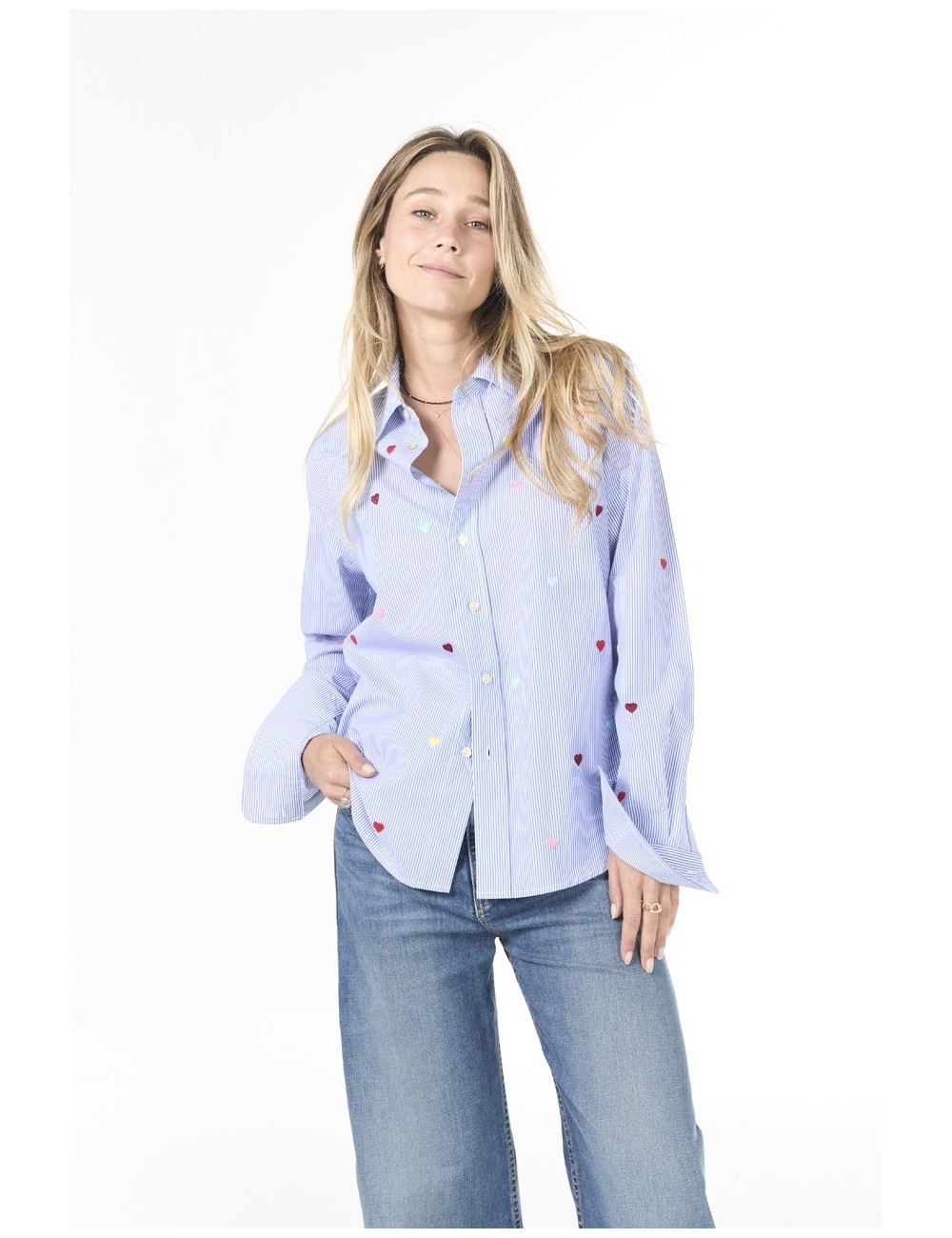 Chemise brodée de cœurs