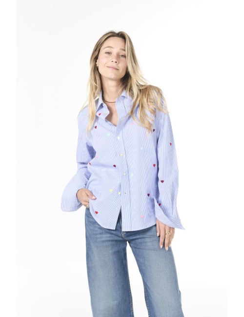 Chemise brodée de cœurs
