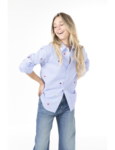 Chemise brodée de cœurs