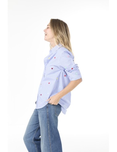 Chemise brodée de cœurs