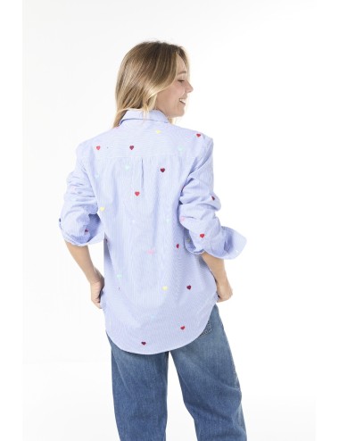 Chemise brodée de cœurs