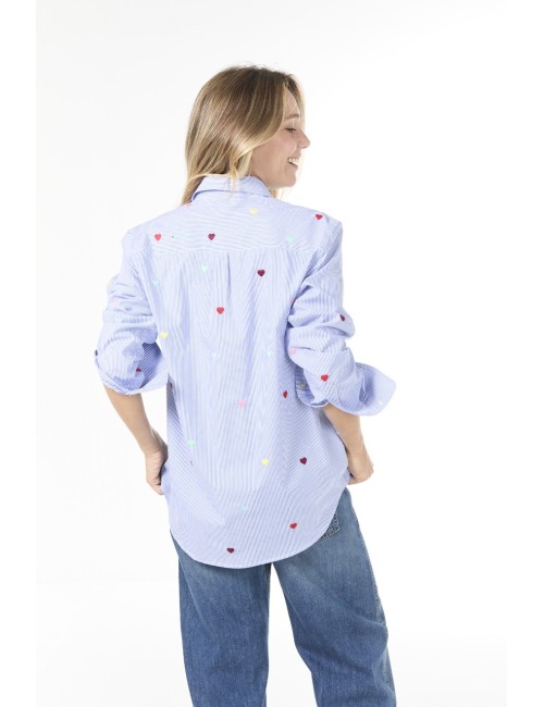 Chemise brodée de cœurs