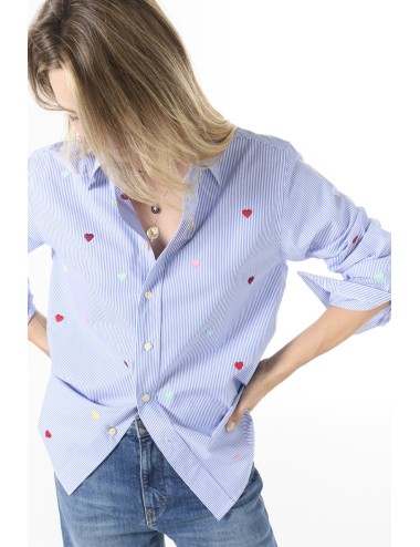 Chemise brodée de cœurs