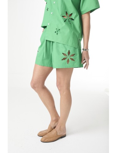 Short à FLEURS découpées