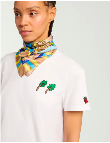 DETACHABLE SCARF TEE WITH EMBROIDERY